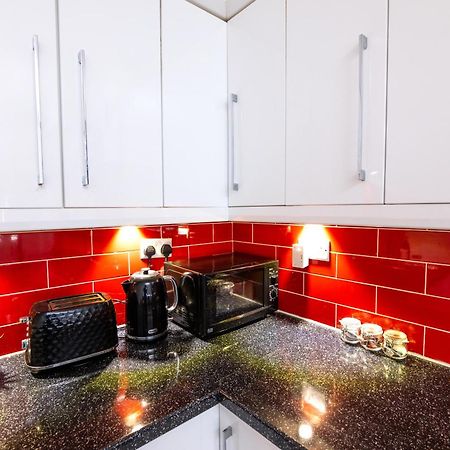 Spacious Apartment Close To City Centre With Secure Parking Leeds  Buitenkant foto