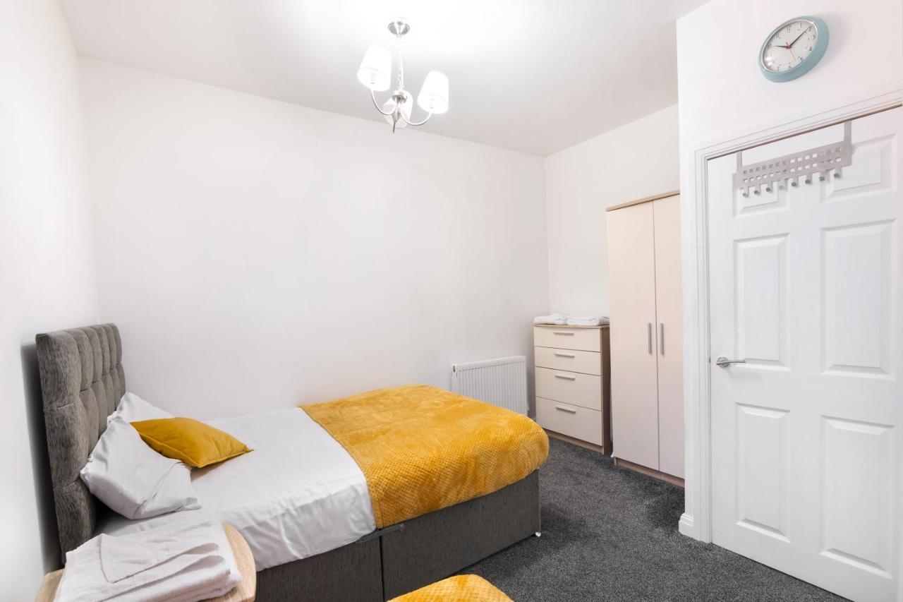 Spacious Apartment Close To City Centre With Secure Parking Leeds  Buitenkant foto